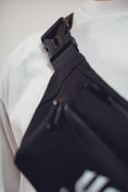 Bild in Galerie-Betrachter laden, Bauchtasche "tour spirit" black