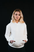 Bild in Galerie-Betrachter laden, Hoodie "Essential 2" white
