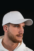 Bild in Galerie-Betrachter laden, Cap "Essential 2" white
