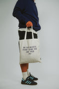 Bild in Galerie-Betrachter laden, Tote Bag "every story" white