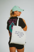 Bild in Galerie-Betrachter laden, Tote Bag "every story" white