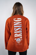 Bild in Galerie-Betrachter laden, Longsleeve "Arising" orange