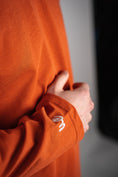 Bild in Galerie-Betrachter laden, Longsleeve "Arising" orange