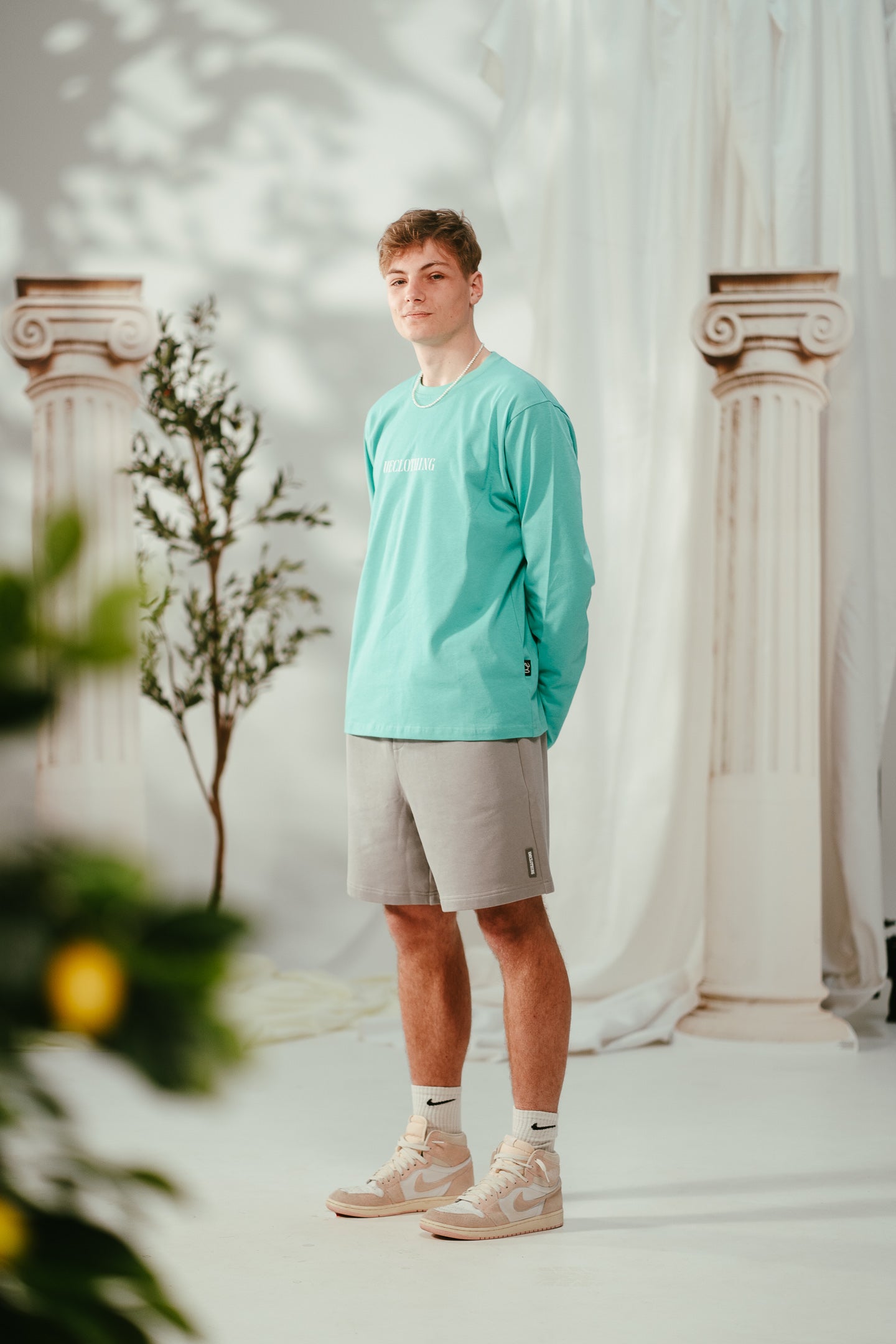 Short "anniversary" grey