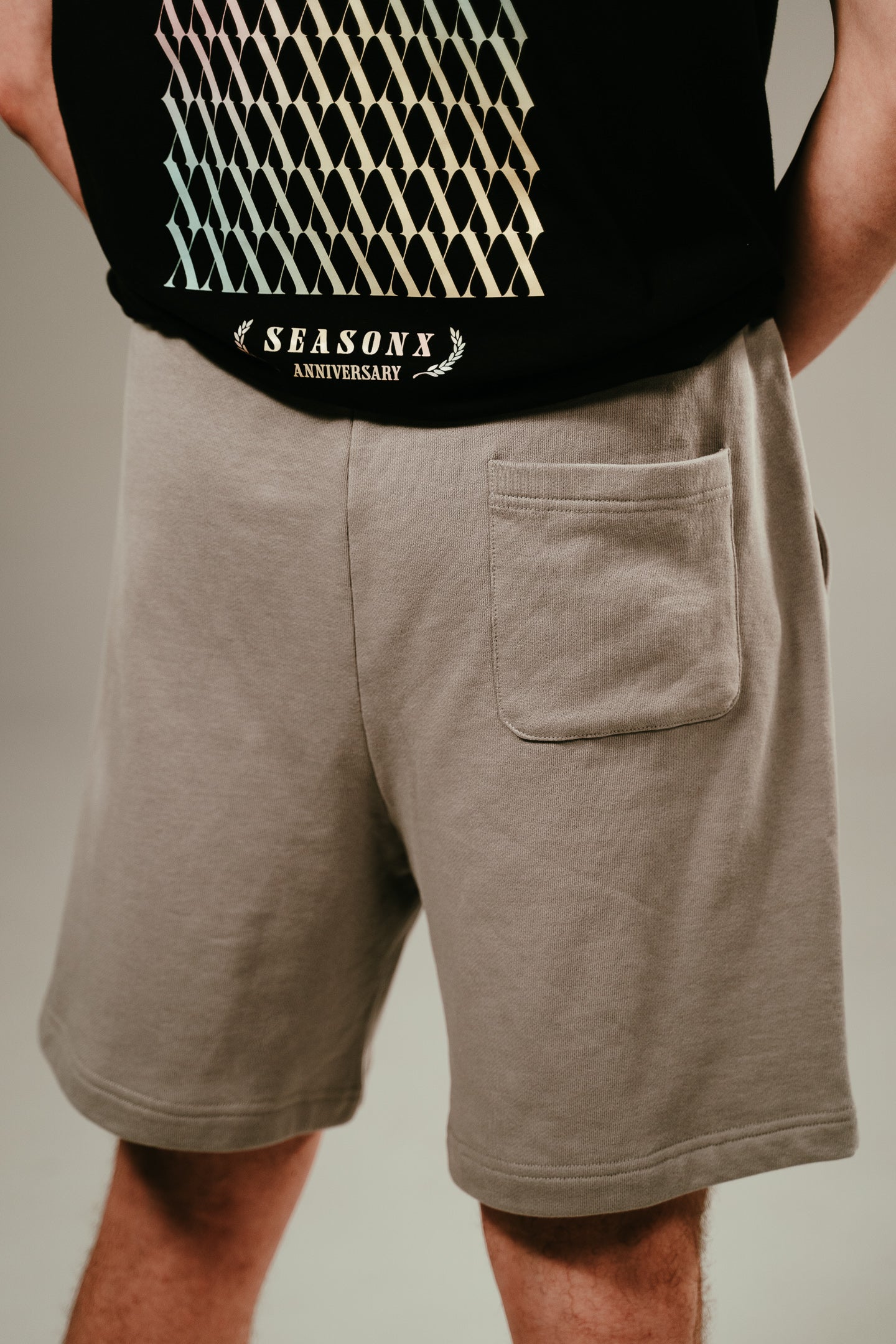 Short "anniversary" grey