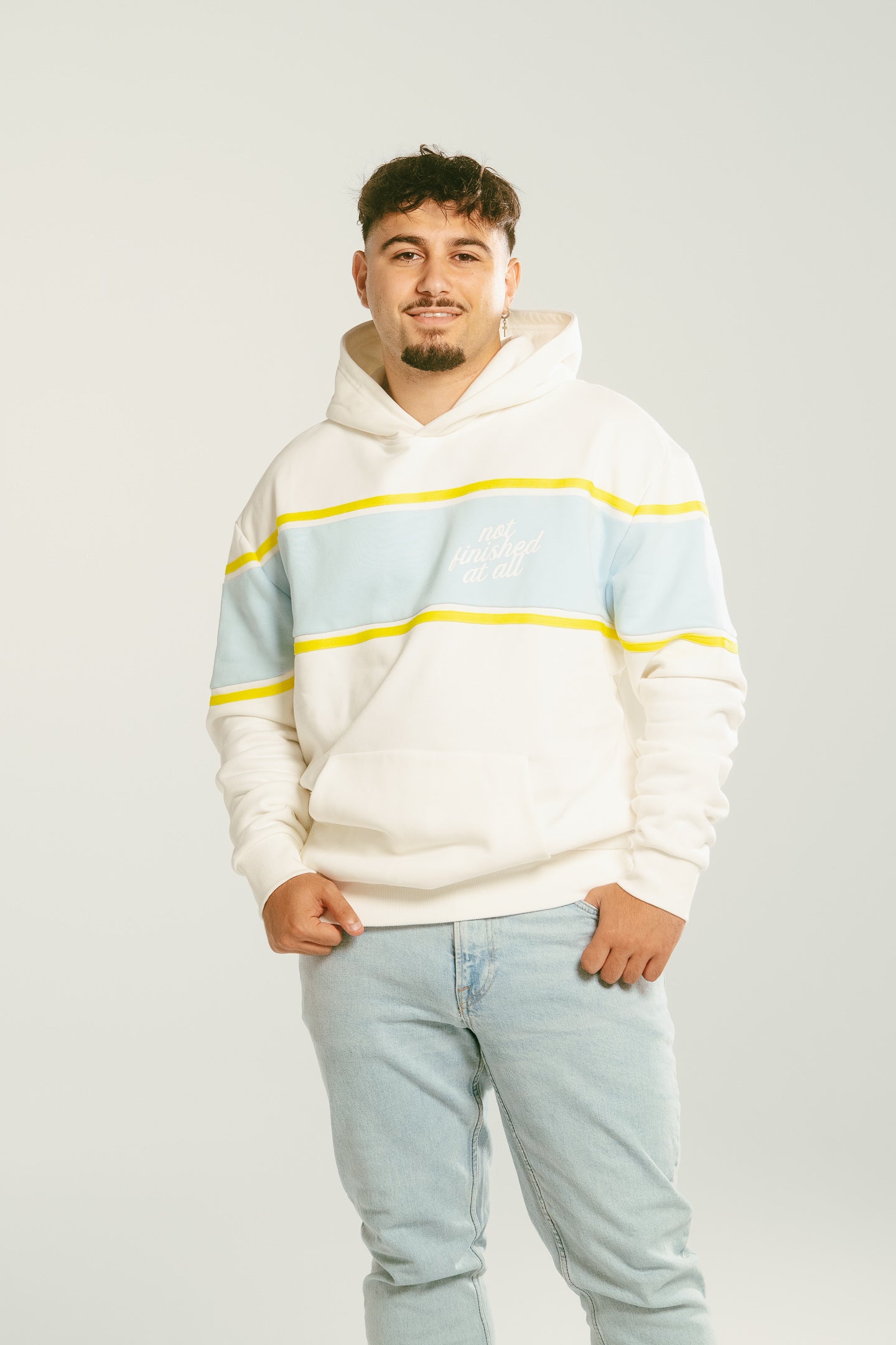 Hoodie "fueled" white