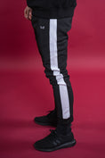Load image into Gallery viewer, Jogger pants "Essential" black
